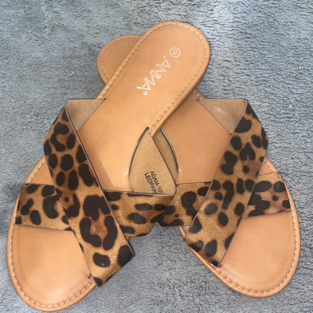 Anna Leopard Print Slip On Sandals in Size 9🩴